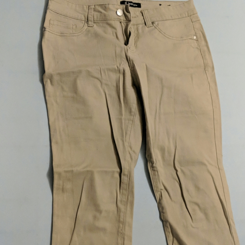 Women's tan capris